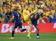 雷火电竞网站-荷兰与乌克兰比拼攻防技术，赛场上激情澎湃