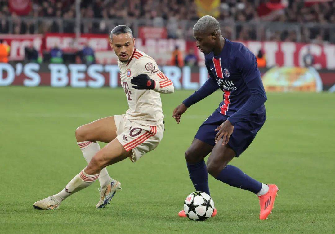 皇马轻取巴黎圣日耳曼，莱万梅开二度欧冠的简单介绍