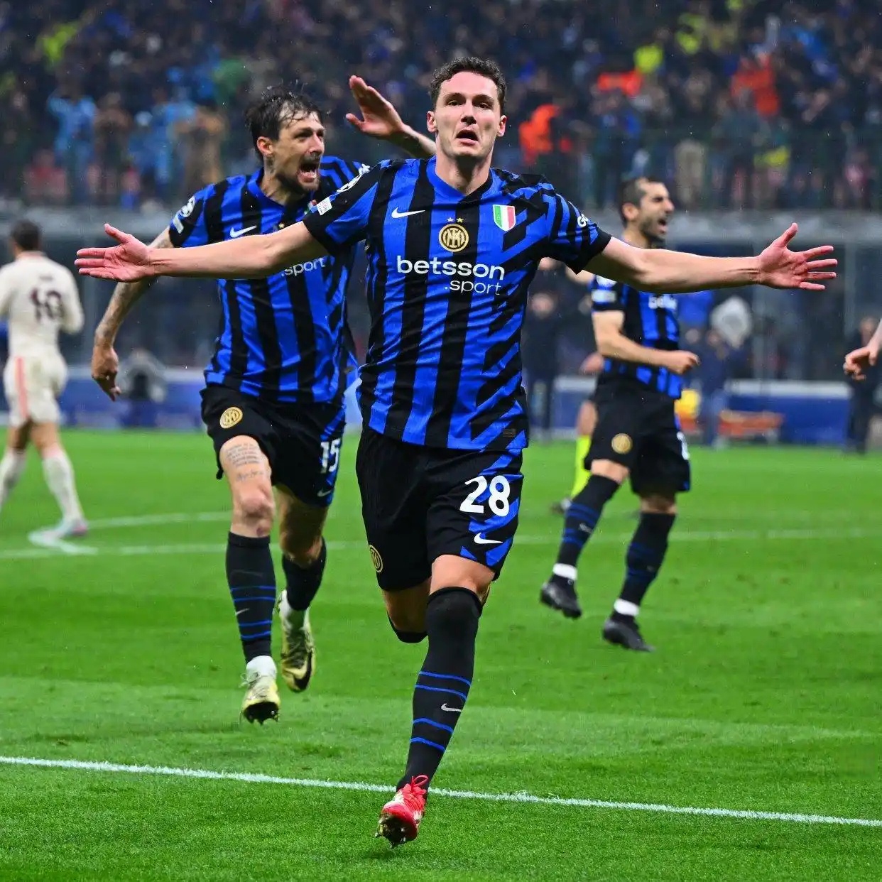 巴黎圣日耳曼绝杀国米，范戴克梅开二度亚洲杯