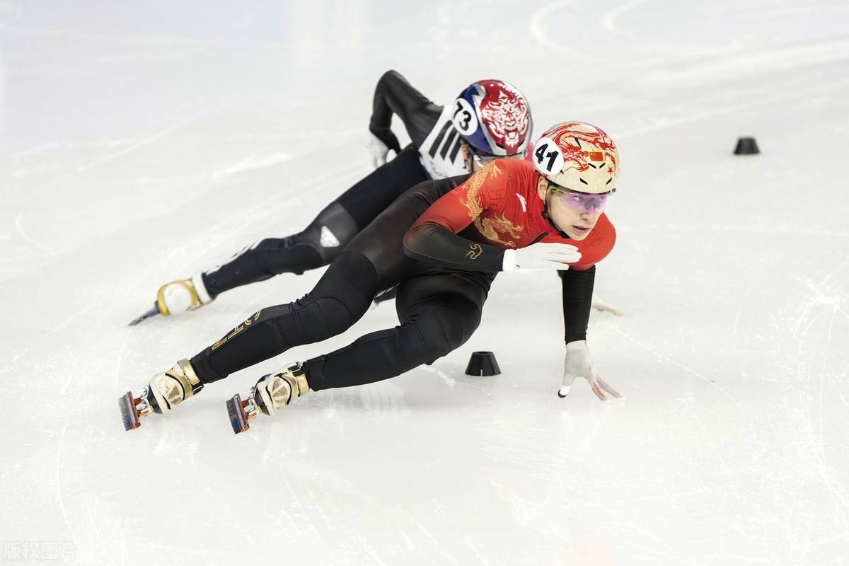 法国选手在短道速滑比赛中惊艳出场 法国选手在短道速滑比赛中惊艳出场