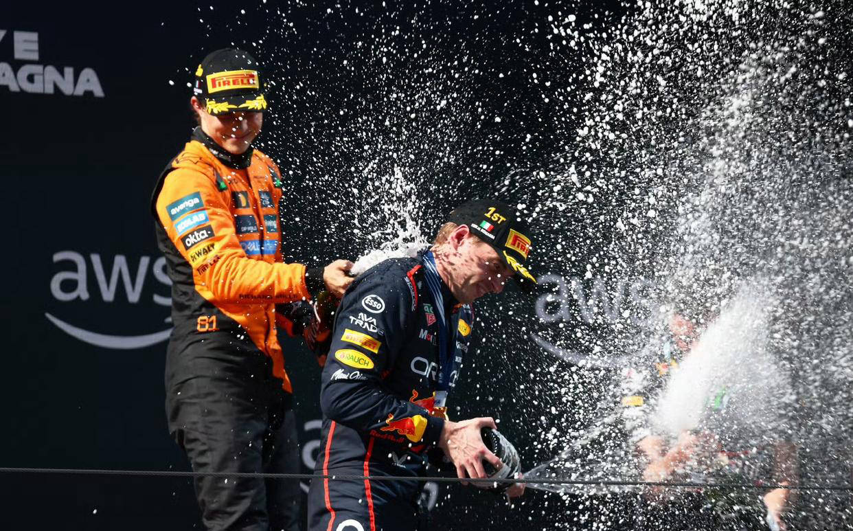 梅赛德斯逆转阿斯顿马丁，皮亚斯特里扛起全队