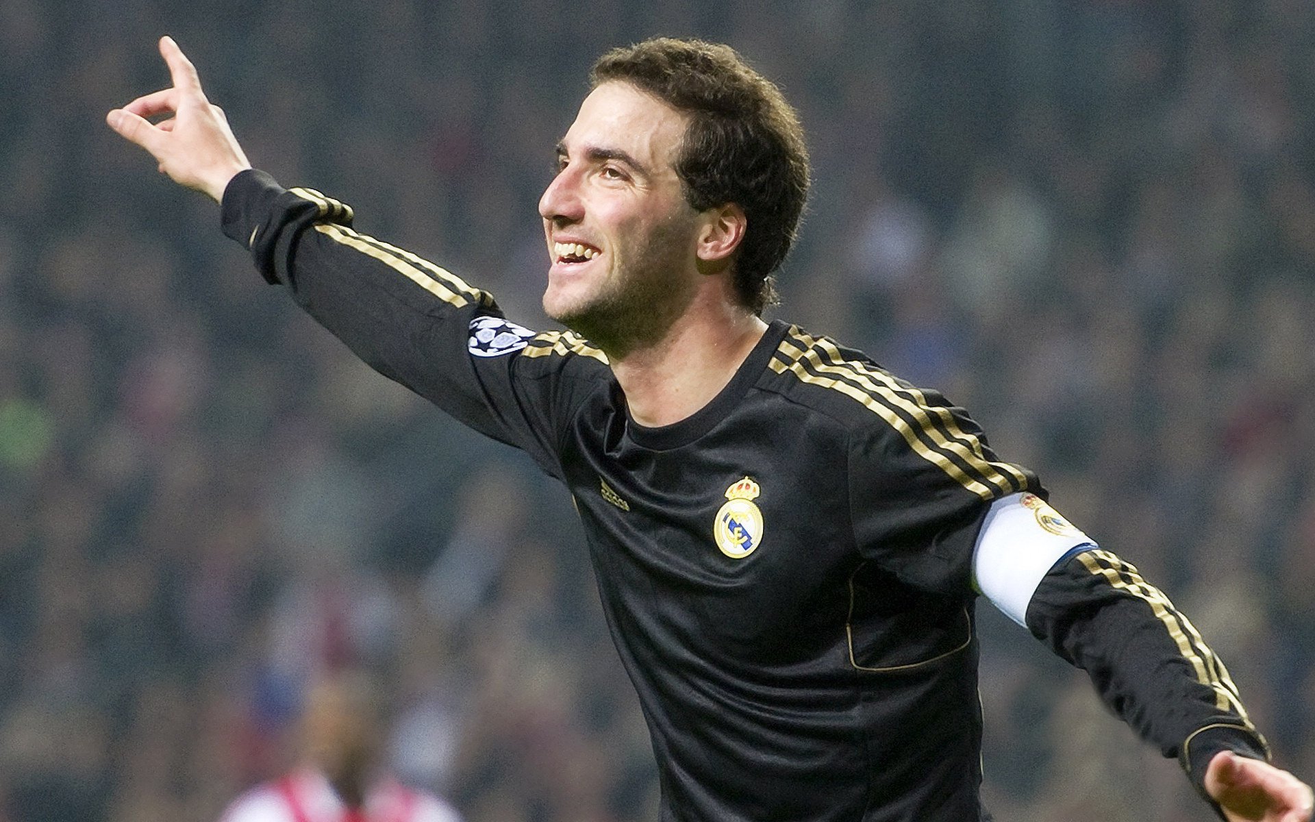 足球地理学，当葡萄牙遇见巴黎—富安健洋的边界迁徙与身份重构